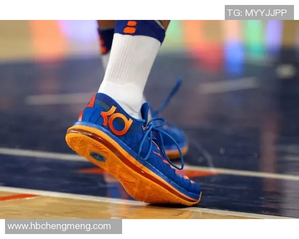 《聚焦足球场：盘点世界顶级后卫球星上脚的创新战靴》